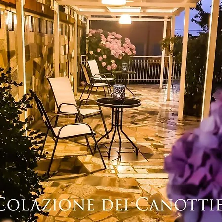Colazione Dei Canottieri Bed & Breakfast