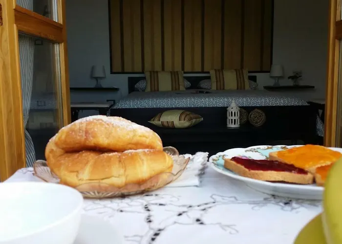 Colazione Dei Canottieri Bed & Breakfast